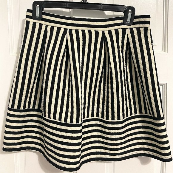 Black & White Striped Skirt - Size M - Picture 1 of 4